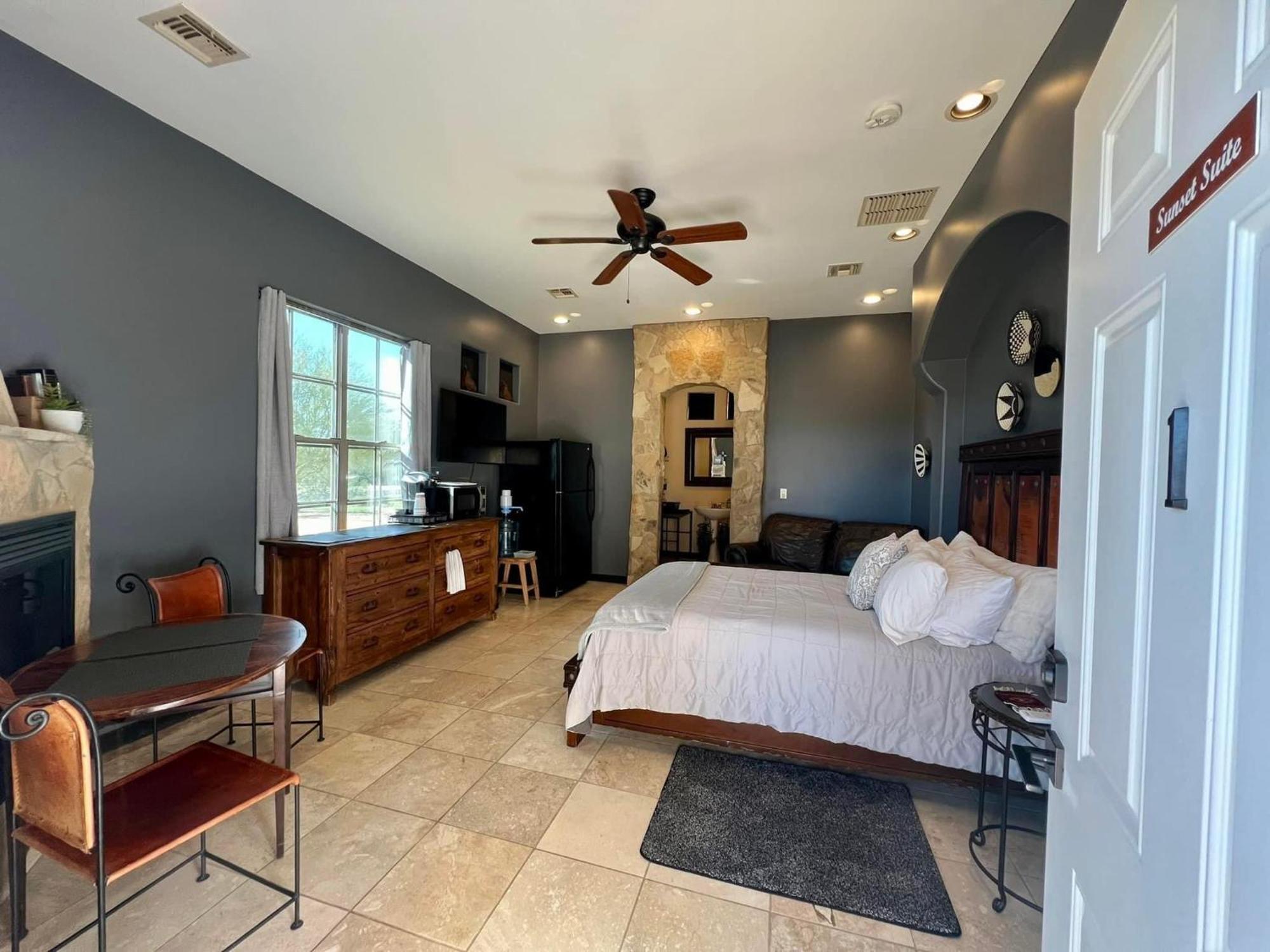 Sunset Suite - Cave Creek Guest Suites Екстериор снимка